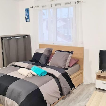 Appartement Tres Lumineux Et Calme. Sevran Exterior foto